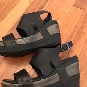 Antelope black wedges